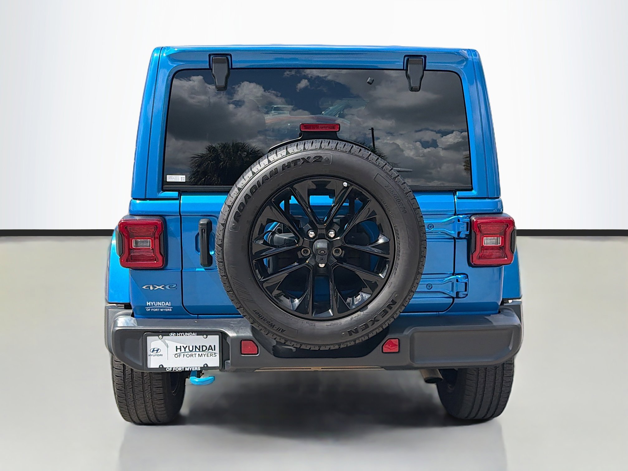 Used 2024 Jeep Wrangler Sahara image 4