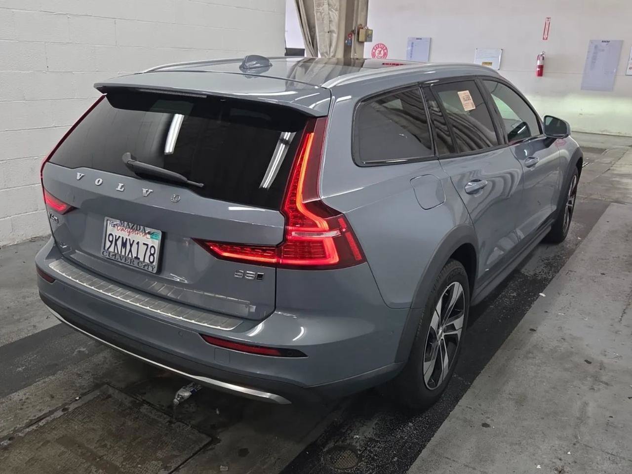 Used 2024 Volvo V60 B5 Cross Country Plus AWD/4WD image 3