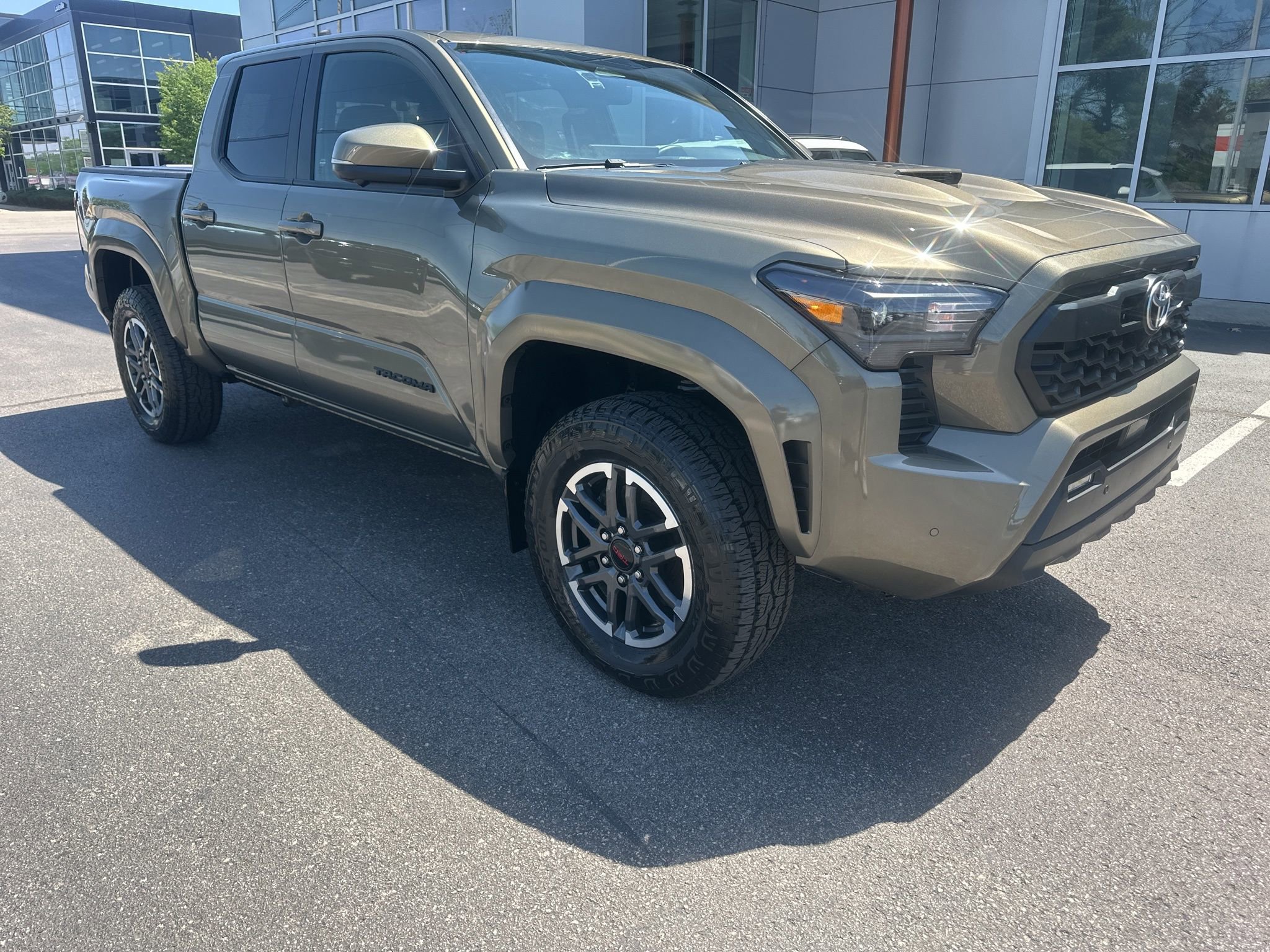 Used 2024 Toyota Tacoma TRD Sport w/ TRD Sport Premium Package AWD/4WD image 3
