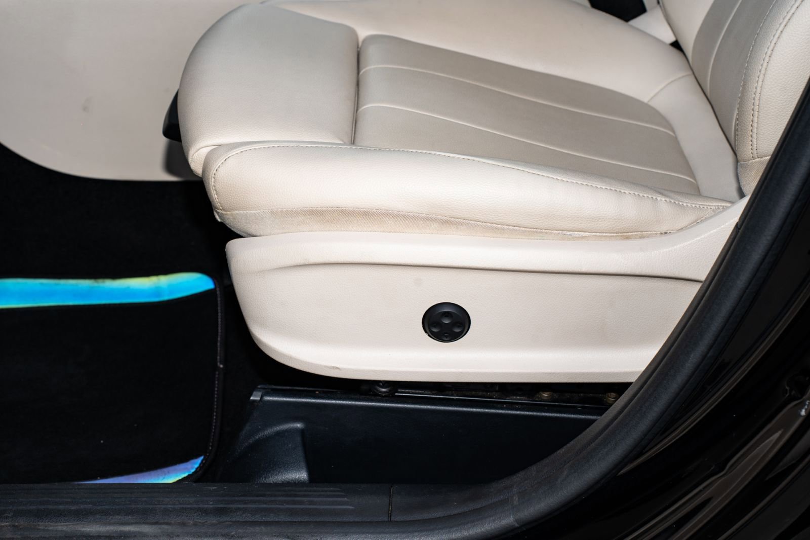 Used 2021 Mercedes-Benz GLA 250 w/ Premium Package image 29