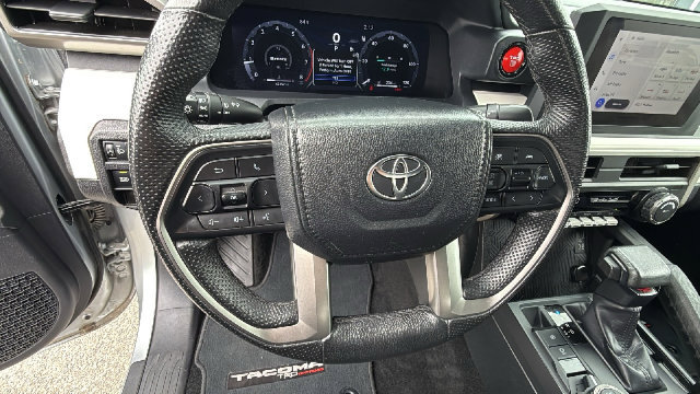 Used 2024 Toyota Tacoma TRD Off-Road AWD/4WD image 18