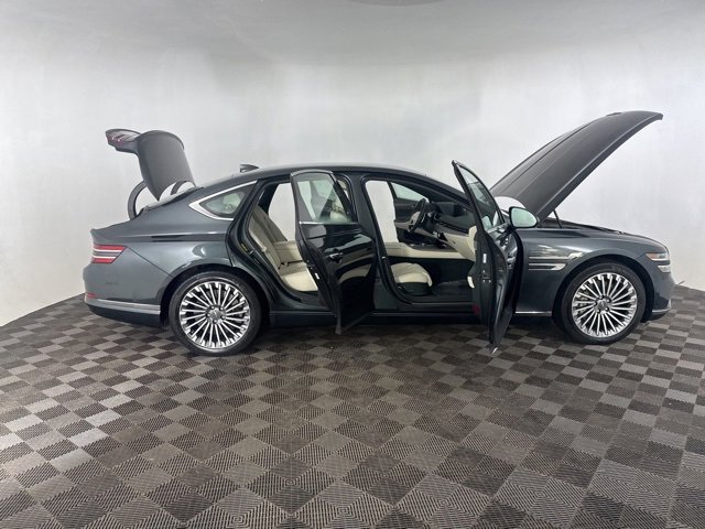 Used 2023 Genesis G80 image 13