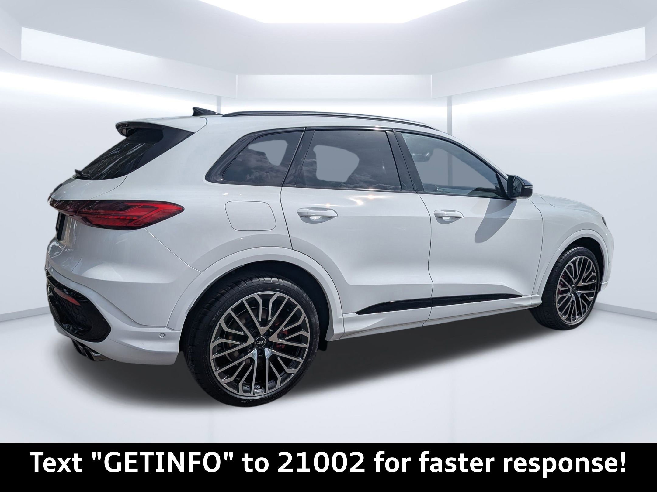 New 2025 Audi SQ5 Prestige image 3