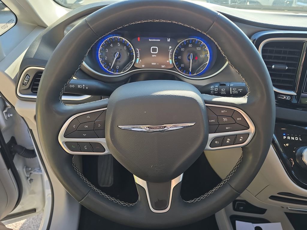 Used 2024 Chrysler Pacifica Touring-L FWD image 23