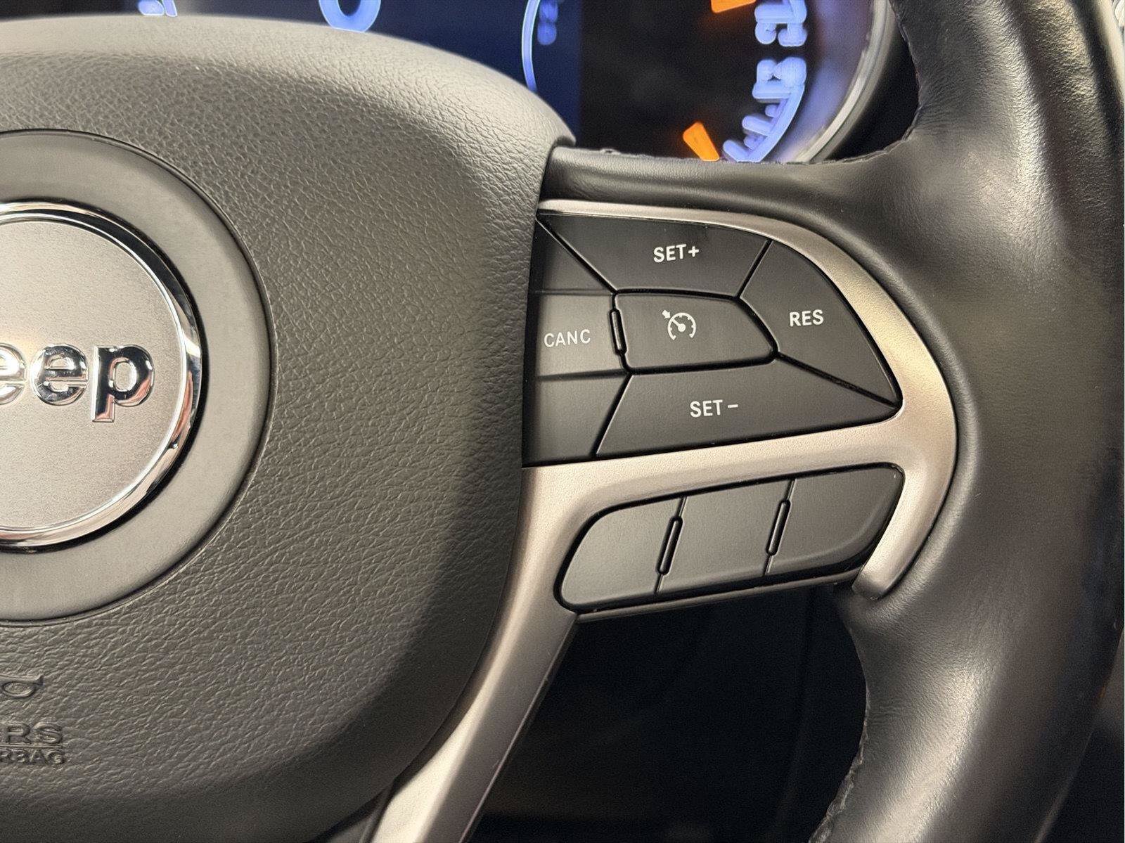 Used 2022 Jeep Grand Cherokee Limited AWD/4WD image 17