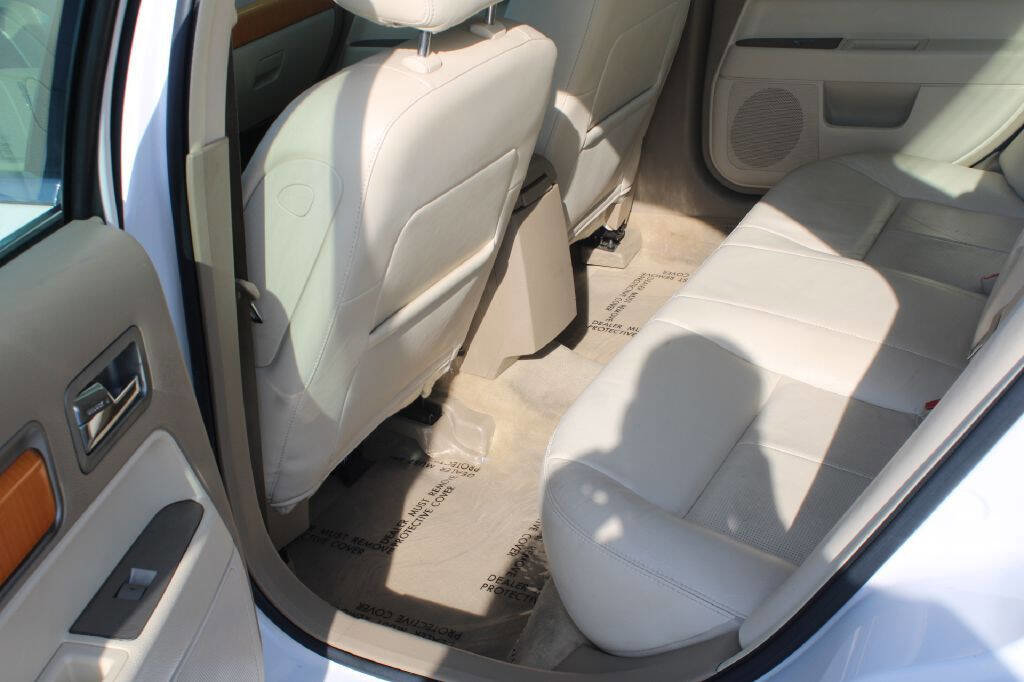 Used 2009 Lincoln MKZ image 8