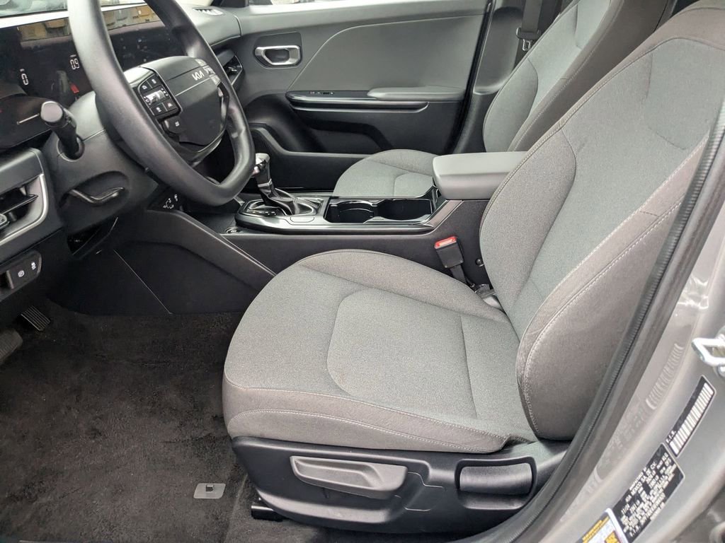 Used 2025 Kia K4 LXS image 11