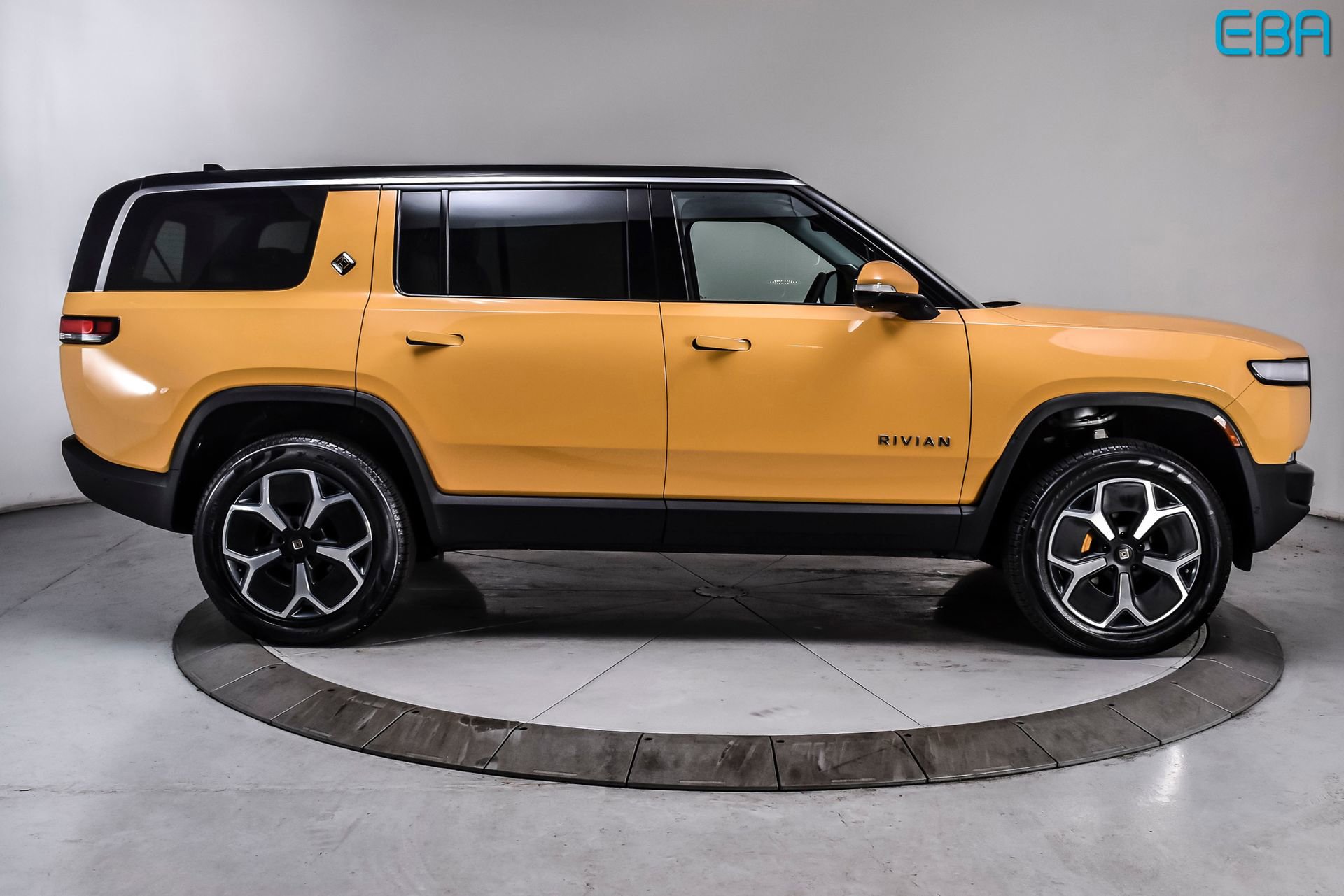 Used 2023 Rivian R1S Adventure AWD/4WD image 7