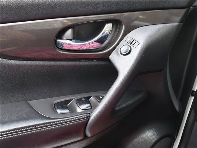 Used 2020 Nissan Rogue S AWD/4WD image 12