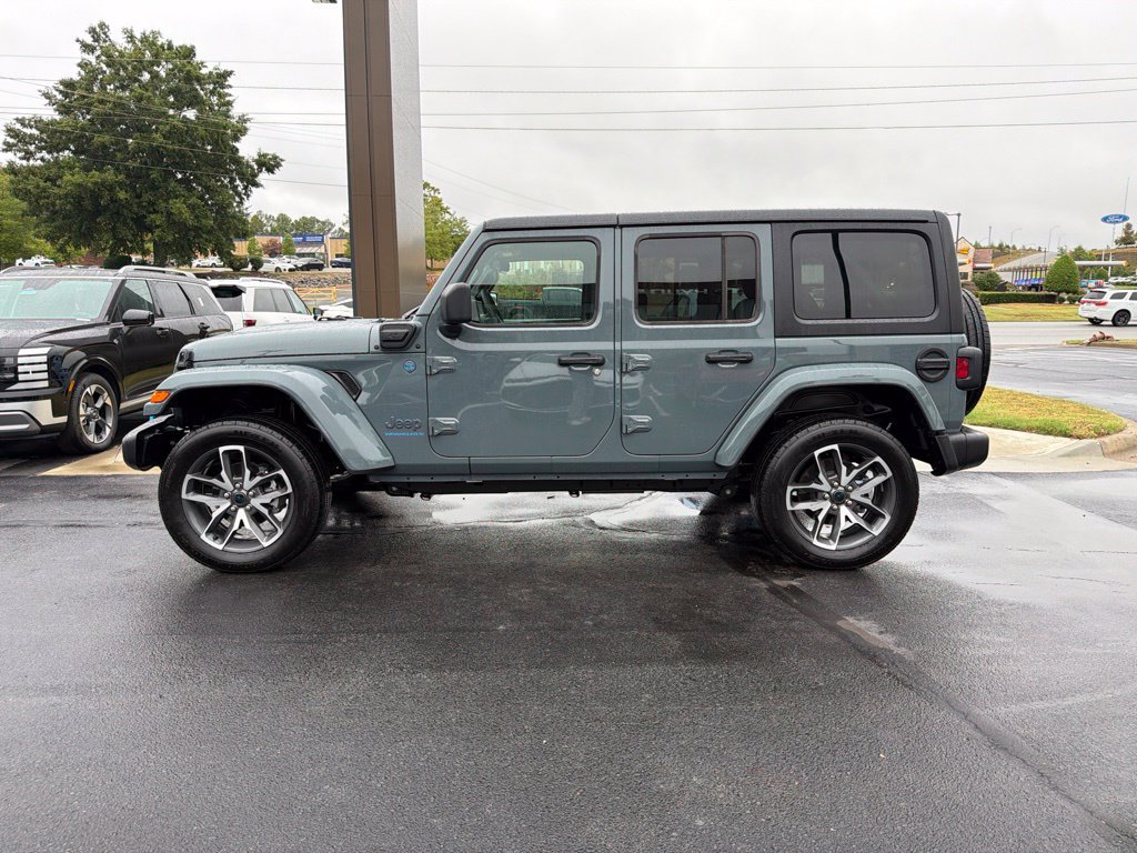 Used 2024 Jeep Wrangler Unlimited w/ Convenience Group AWD/4WD image 5