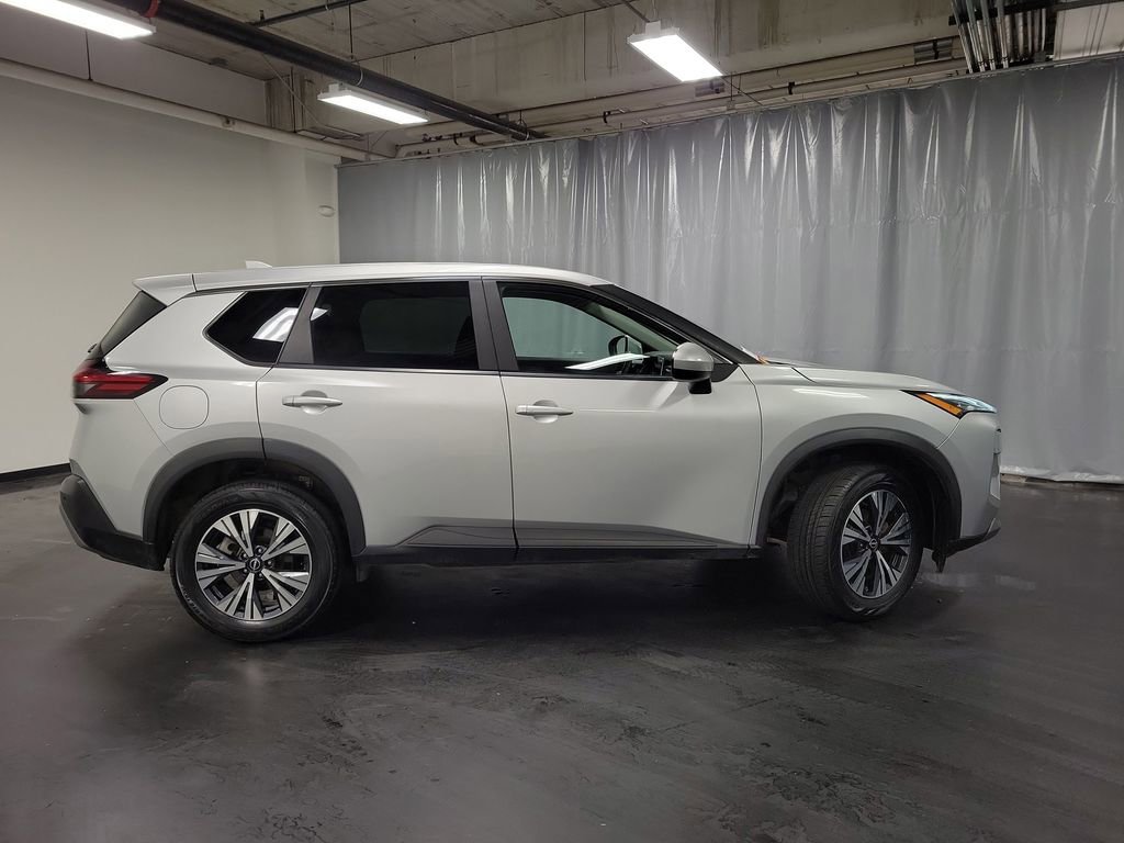 Used 2023 Nissan Rogue SV image 9
