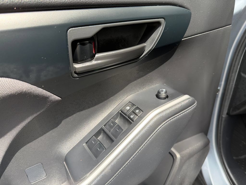 Used 2024 Toyota Highlander LE FWD image 19