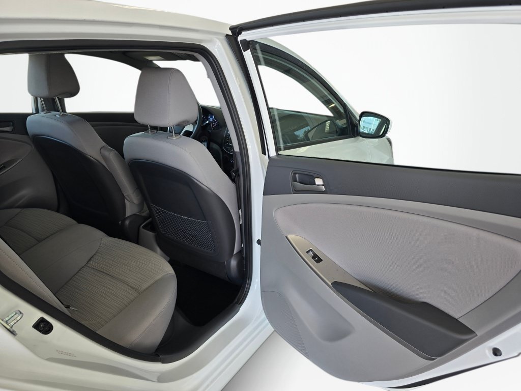 Used 2016 Hyundai Accent SE FWD image 35