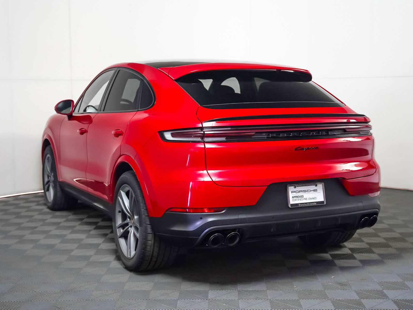 Certified 2025 Porsche Cayenne Coupe image 3
