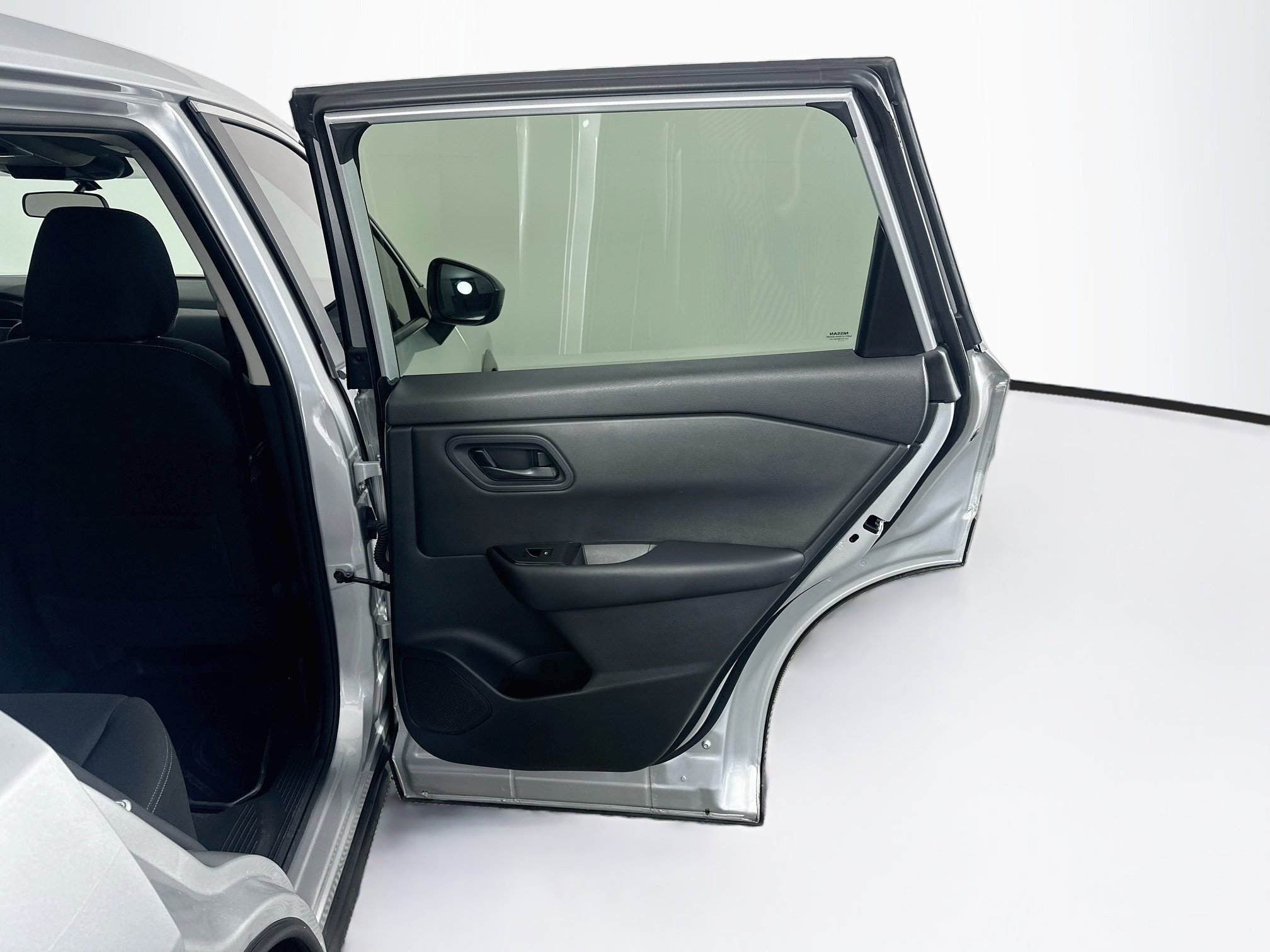 Used 2024 Nissan Rogue S FWD image 31