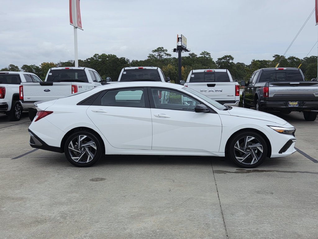 Used 2025 Hyundai Elantra SEL FWD image 8