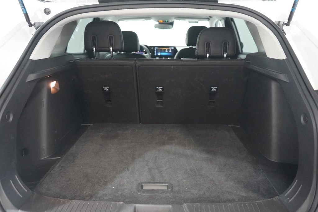 Used 2025 Chevrolet Trax LT FWD image 32