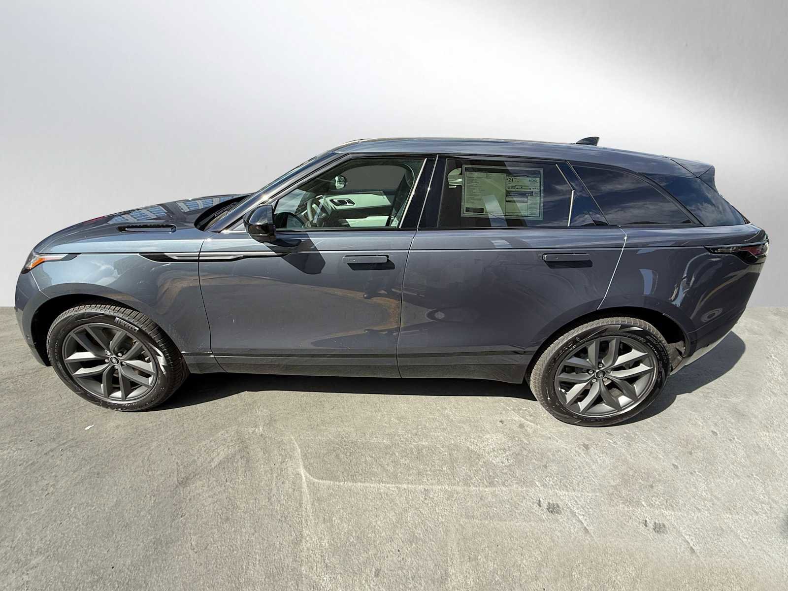 New 2026 Land Rover Range Rover Velar Dynamic SE image 2
