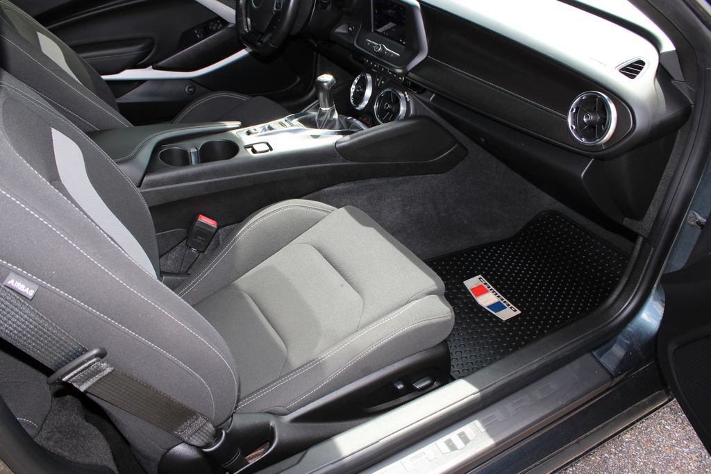 Used 2021 Chevrolet Camaro LT RWD image 6