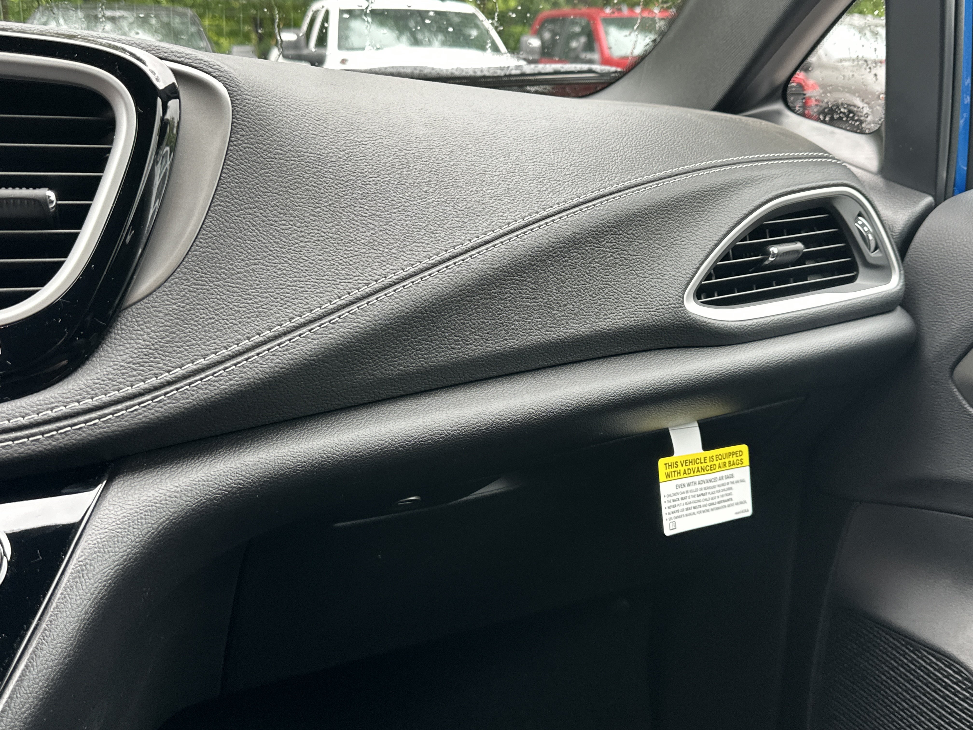 New 2027 Chrysler Pacifica Select FWD image 4