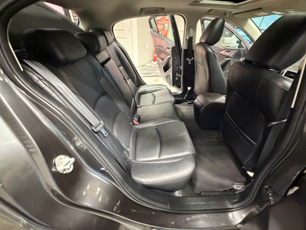 Used 2018 MAZDA MAZDA3 Grand Touring w/ Premium Equipment Package image 47
