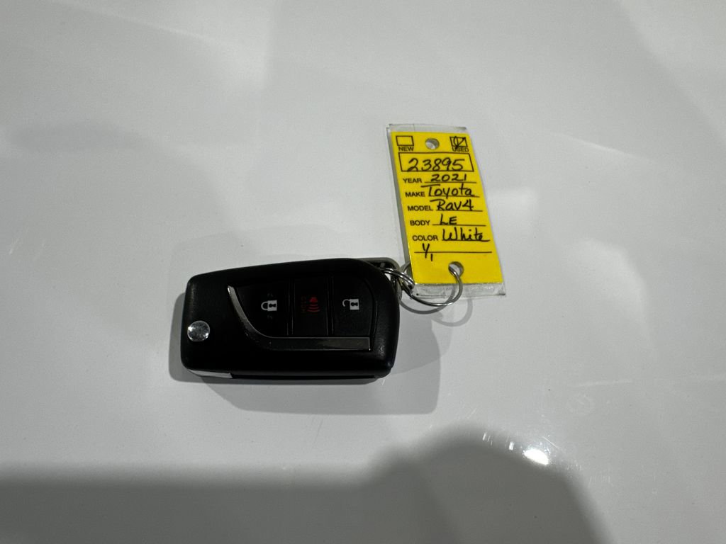 Used 2021 Toyota RAV4 LE AWD/4WD image 43