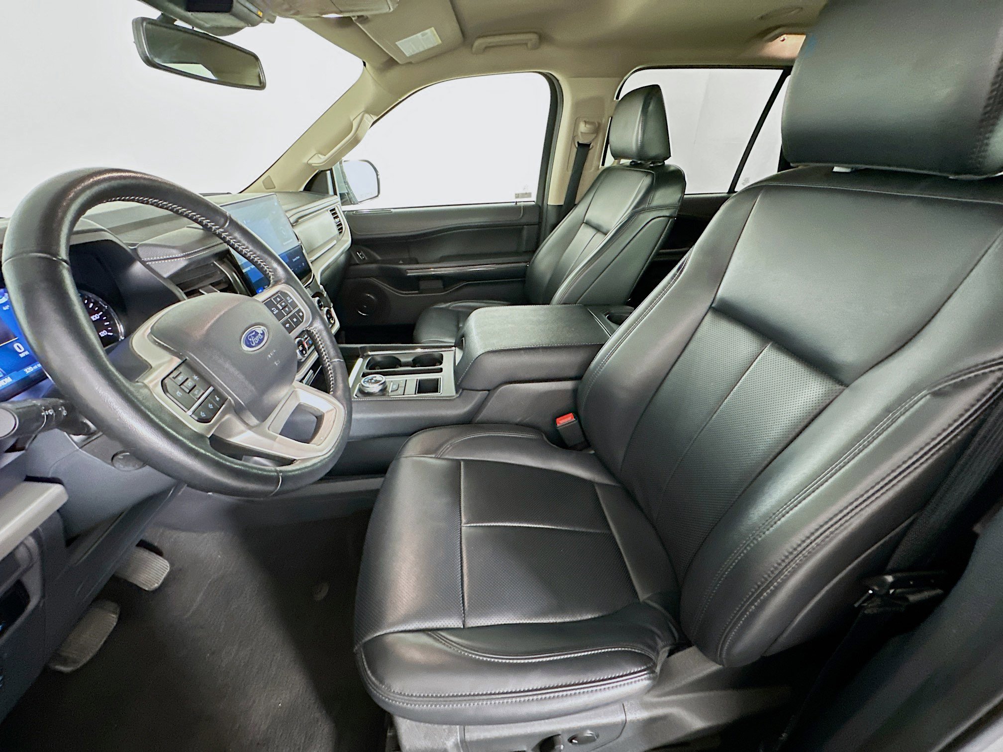 Used 2024 Ford Expedition XLT image 13