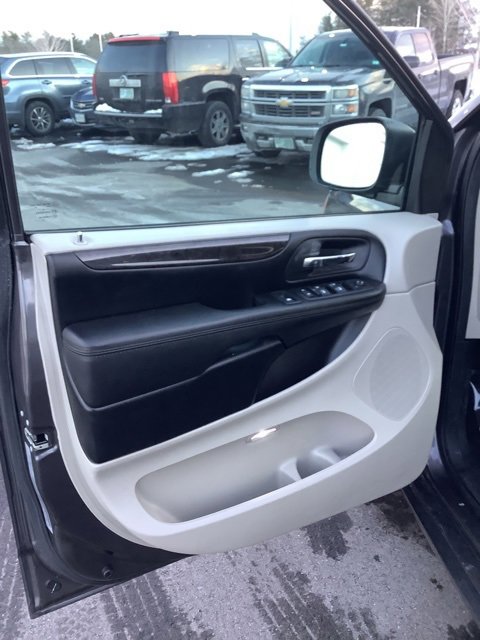 Used 2019 Dodge Grand Caravan SE image 11