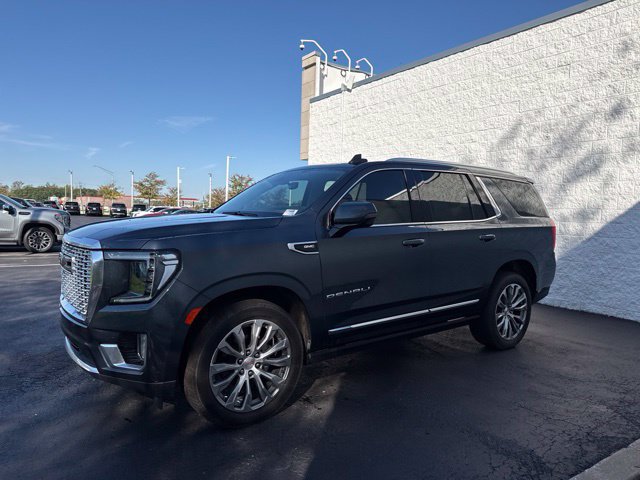 Used 2021 GMC Yukon Denali w/ Denali Premium Package AWD/4WD image 3