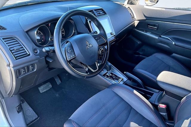 Used 2025 Mitsubishi Outlander Sport AWD image 16