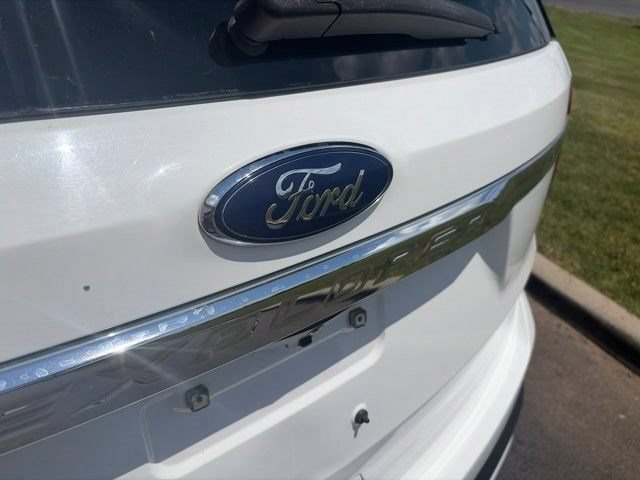 Used 2017 Ford Explorer XLT FWD image 46
