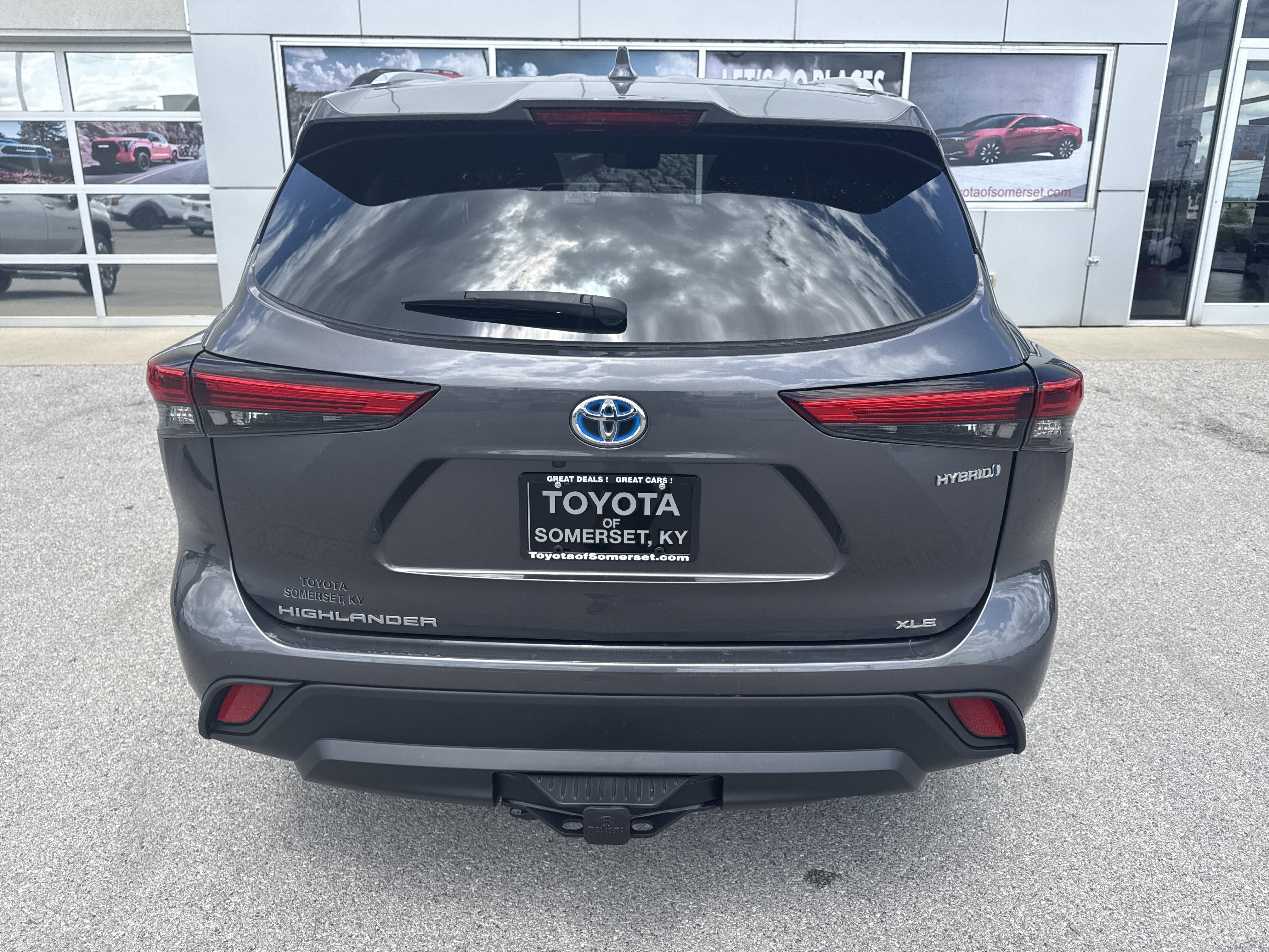 Used 2023 Toyota Highlander XLE AWD/4WD image 4