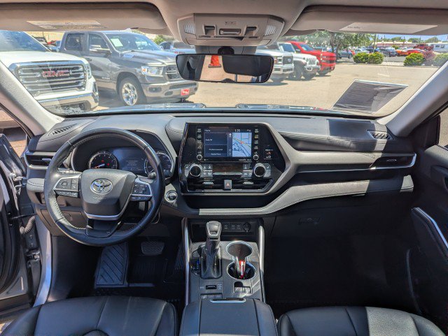 Used 2022 Toyota Highlander XLE AWD/4WD image 22