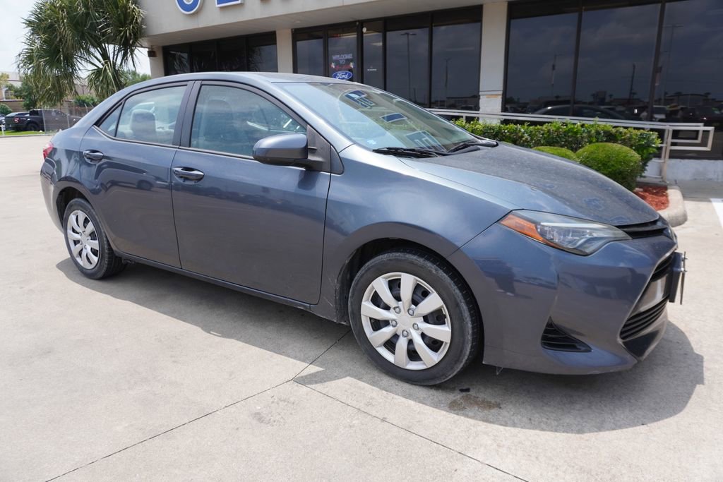 Used 2017 Toyota Corolla LE FWD image 1