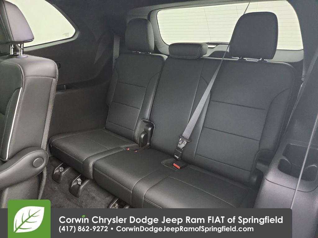 Used 2025 Buick Enclave Preferred AWD/4WD image 30