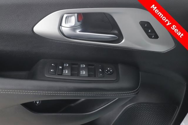 Used 2023 Chrysler Pacifica Limited w/ S Appearance Package FWD image 20