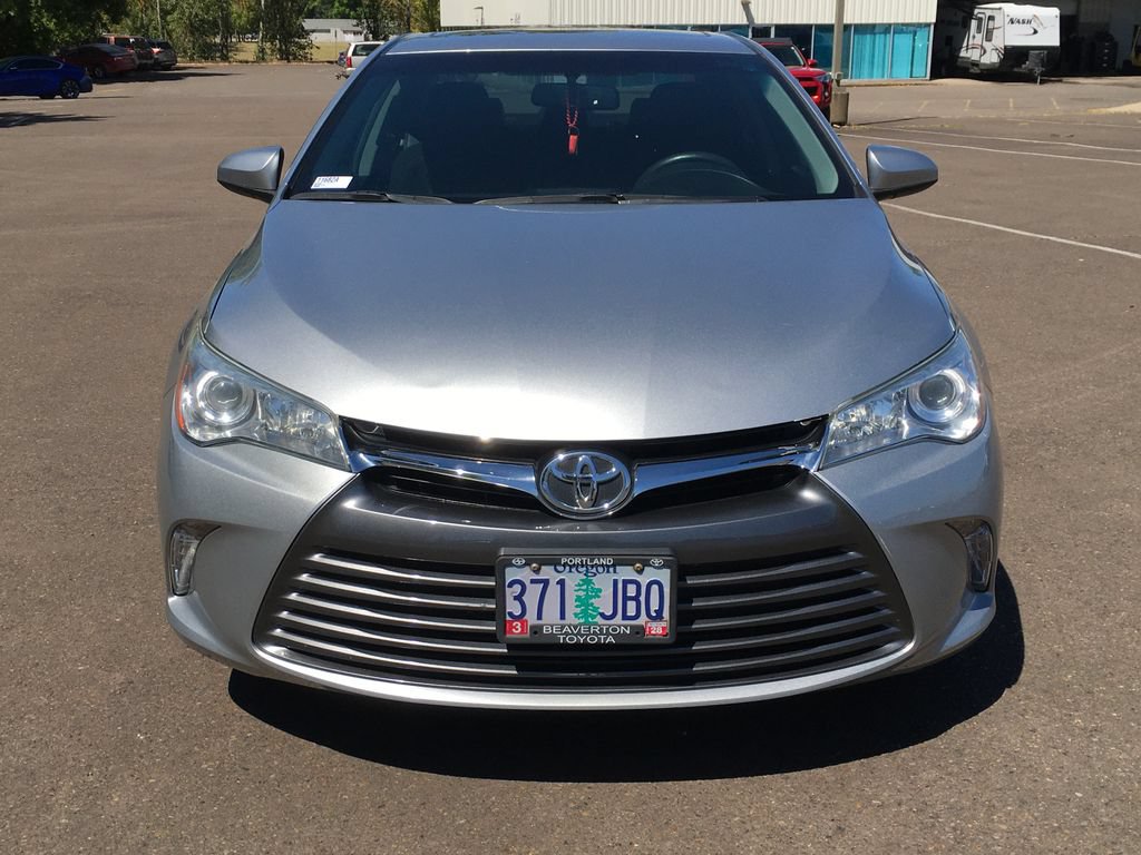 Used 2015 Toyota Camry XLE w/ Moonroof Package FWD image 9