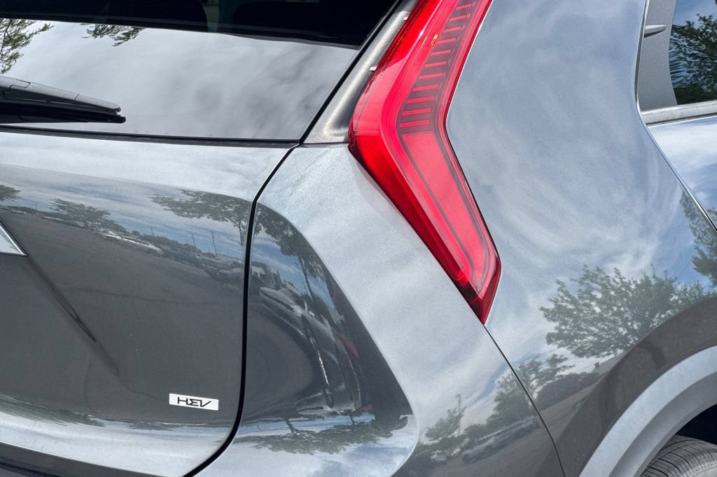 Used 2024 Kia Niro LX FWD image 25