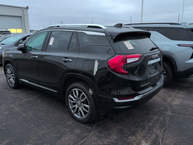 Used 2023 GMC Terrain Denali w/ Denali Premium Package image 2