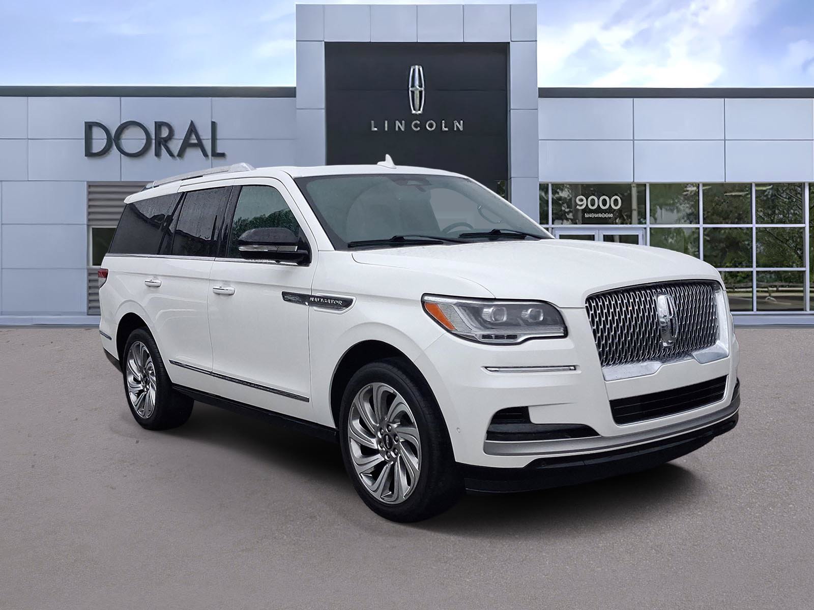 Used 2024 Lincoln Navigator Premiere AWD/4WD image 1