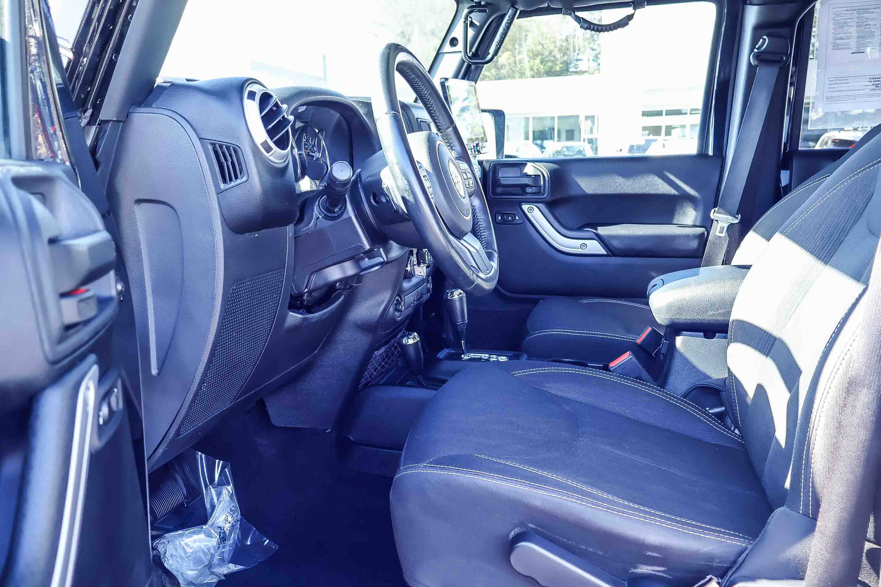 Used 2016 Jeep Wrangler Unlimited Sahara w/ Connectivity Group image 2