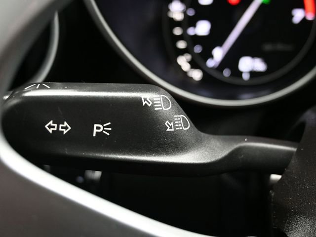 Used 2023 Alfa Romeo Giulia Veloce RWD image 28