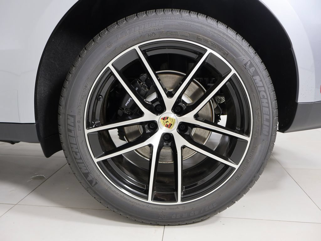 New 2026 Porsche Macan AWD/4WD image 22