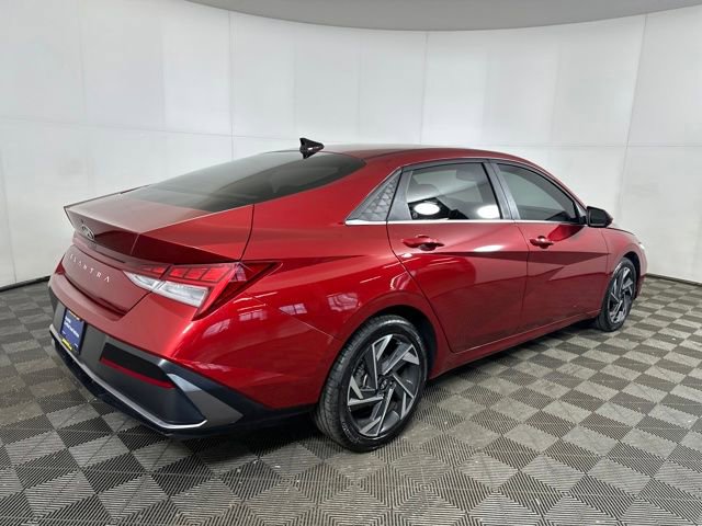 Certified 2024 Hyundai Elantra SEL w/ Convenience Package image 3
