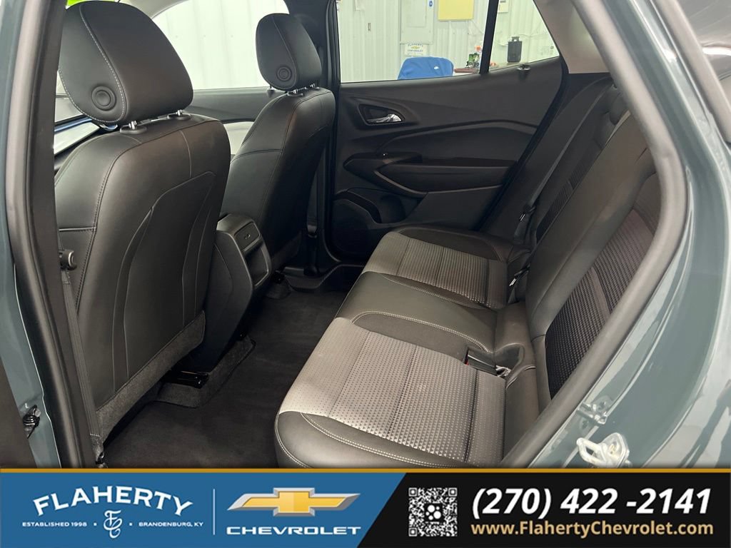 Used 2025 Chevrolet Trax LT FWD image 11