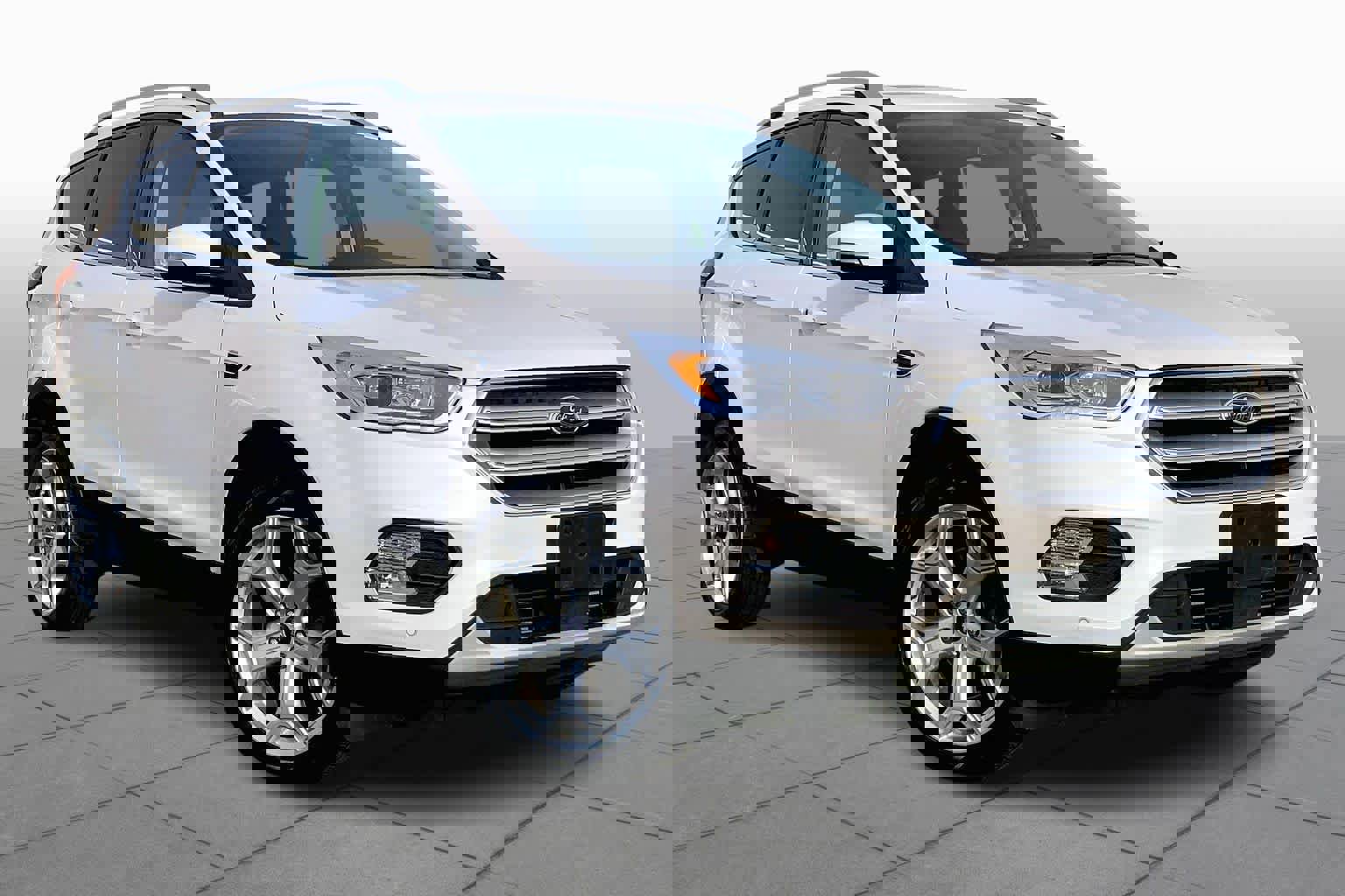 Used 2019 Ford Escape Titanium image 3