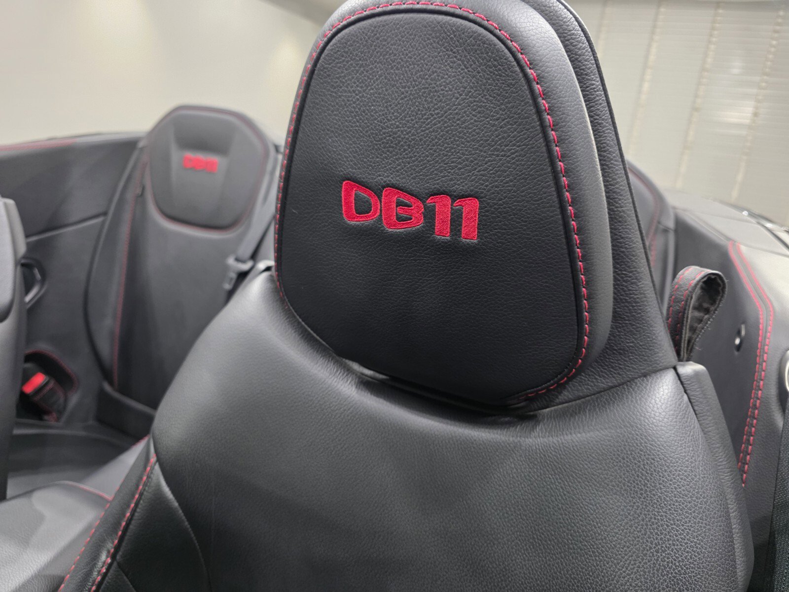 Used 2019 Aston Martin DB11 Volante image 5