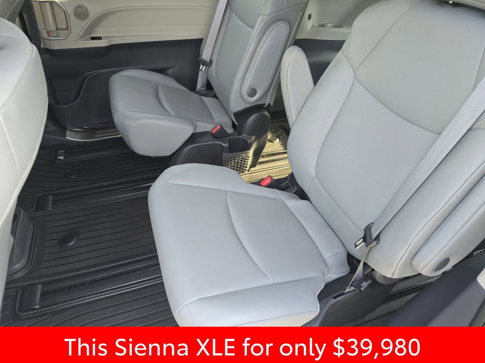 Used 2023 Toyota Sienna XLE image 21