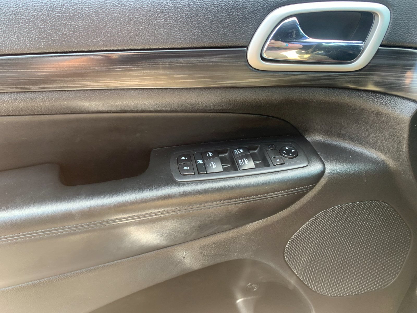 Used 2020 Jeep Grand Cherokee Altitude AWD/4WD image 13