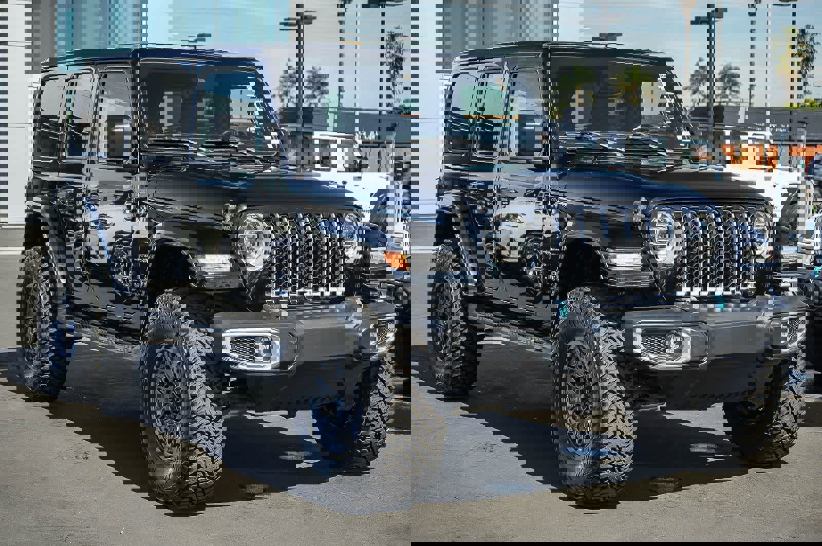 Used 2022 Jeep Wrangler Unlimited Sahara w/ Cold Weather Group image 3